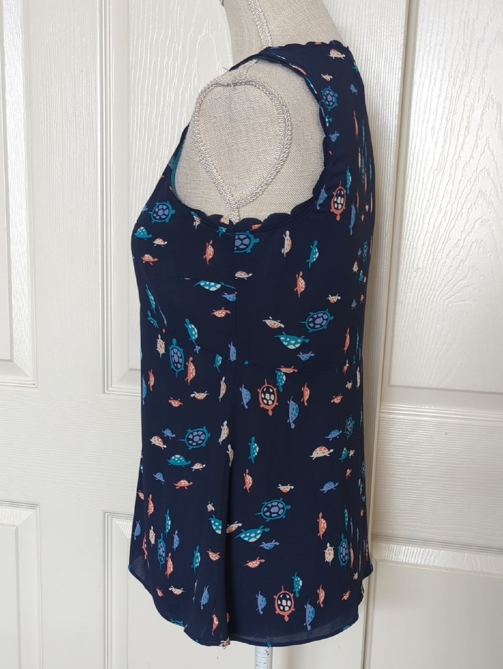 Maeve Anthropologie Navy Scalloped TankTop with Turtle Pattern - Picture 4 of 7